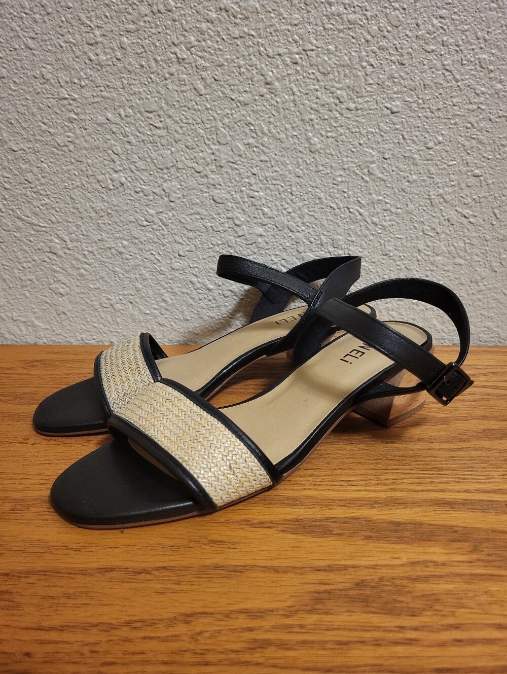 Vaneli Black & Tan Block Heel Sandals Size 7½N